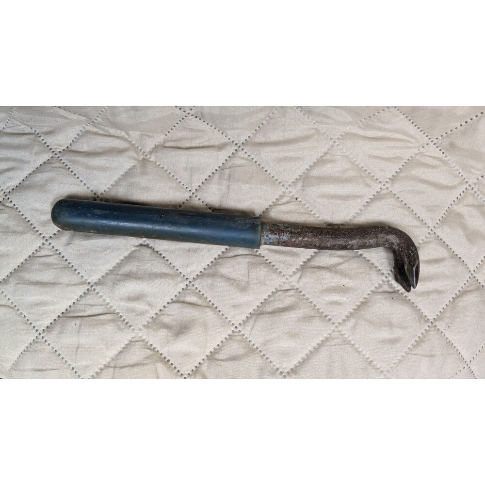 Vintage Nail Puller With Rubber-coated Handle Rustic Decor